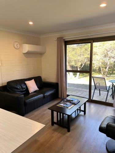 Emu Point Cabin | Emu Beach Chalets