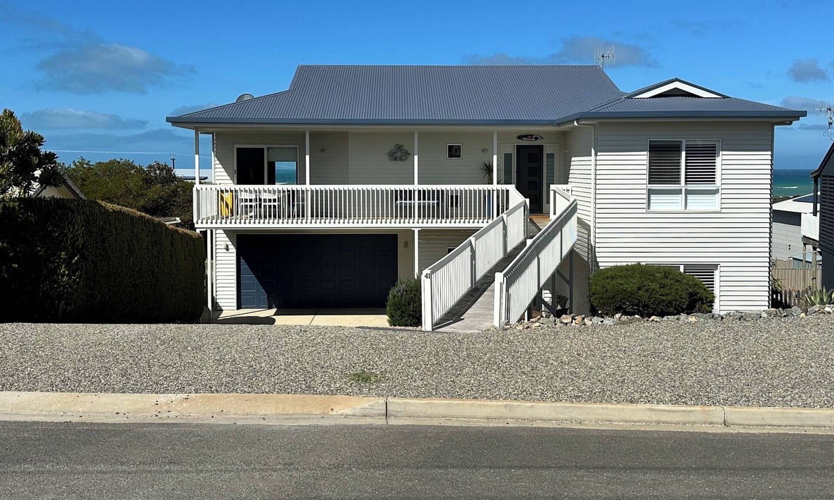 Goolwa Beach House | Enjoy Panoramic coastal views at this spacious hilltop property. Linen included.