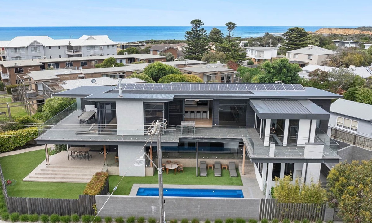 Torquay House | Esplanade Ultimate Luxury Pool & Ocean Views