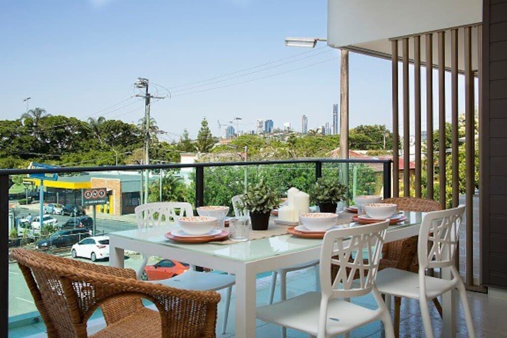 Bulimba Apartment | Executive 3BR Bulimba Apartment with Balcony in Central Location
