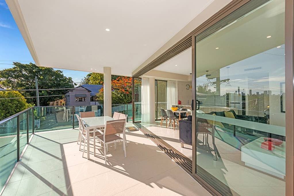 Bulimba Apartment | Executive 3BR Bulimba Apartment with Large Balcony Next to Oxford St