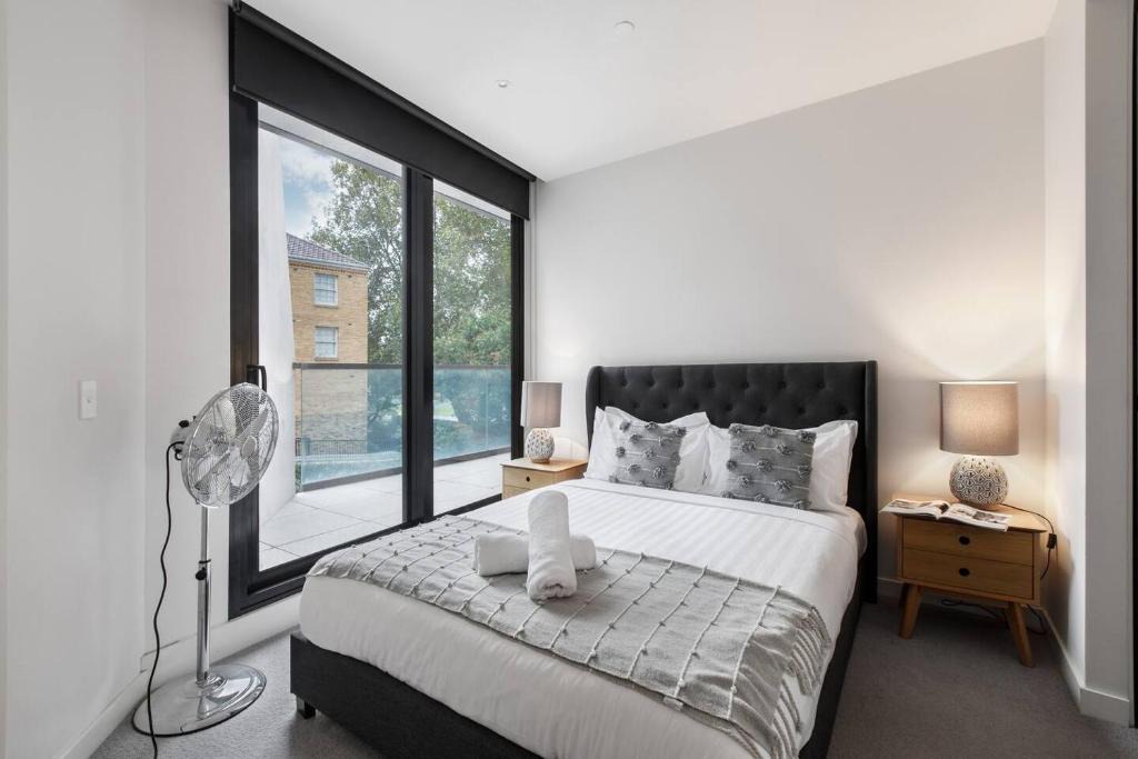 Melbourne Apartment | Executive Resort-Style Living at Leafy Albert Park