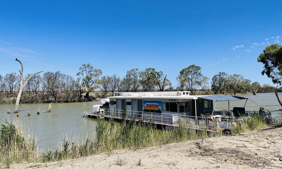 Paringa Boat Rental | Experience the original houseboat holiday aboard a Liba Liba - HIRE DRIVE