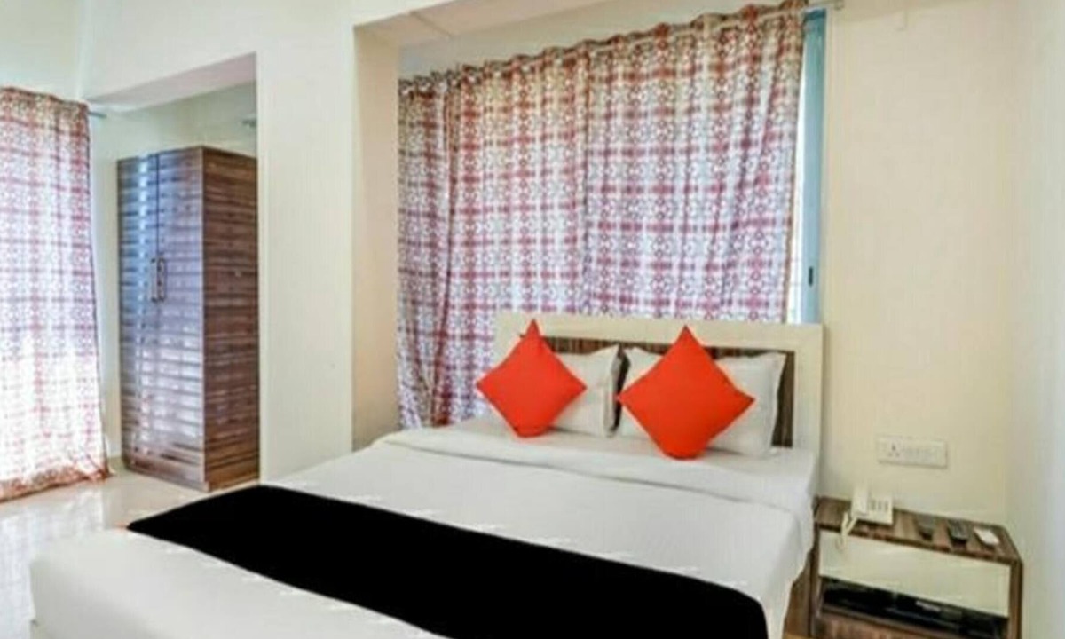 Bandra West Hotel | Fabhotel Crystal Luxury Inn