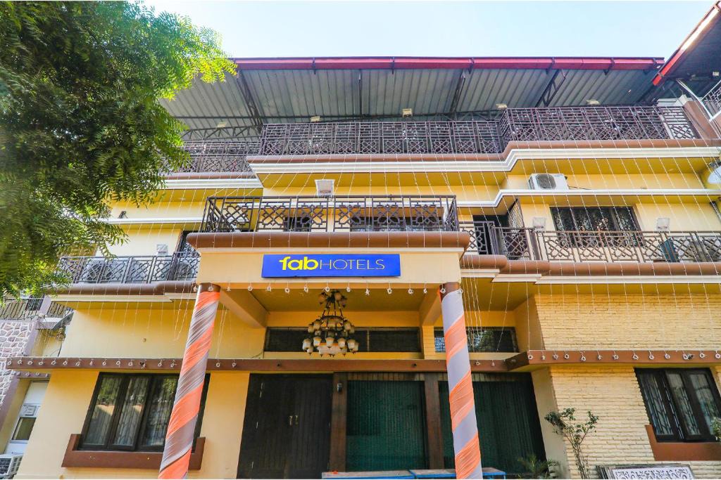 Allahabad Hotel | FabHotel Harmony