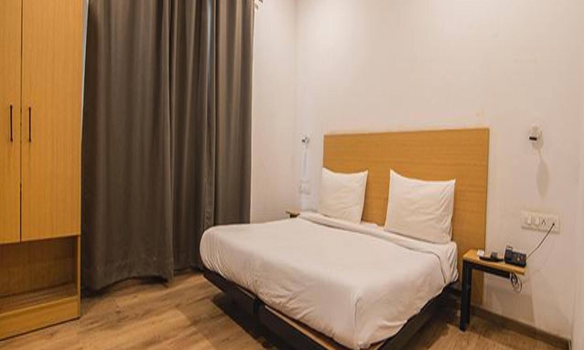 Gomti Nagar Hotel | Fabhotel Kingston House