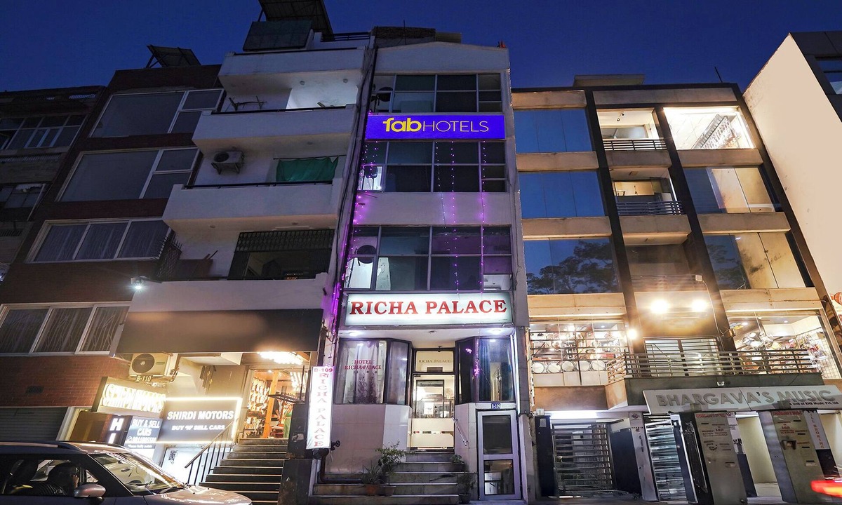 Defence Colony Hotel | Fabhotel Richa Palace