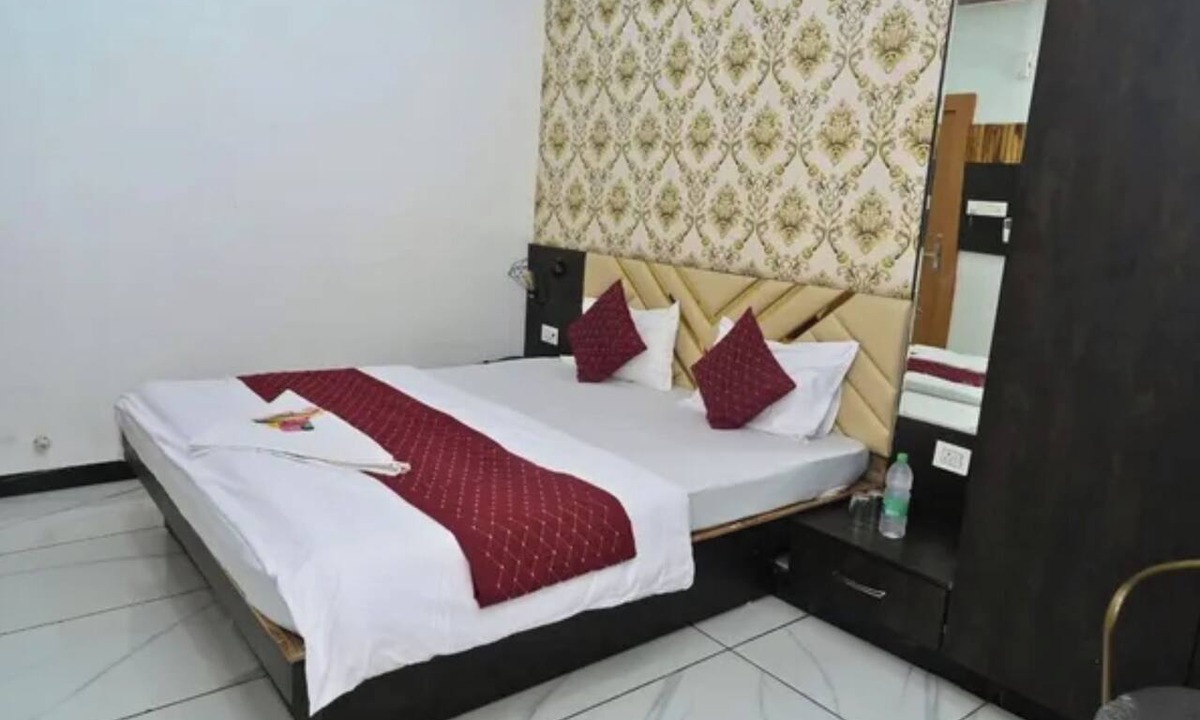 Dewas Hotel | Fabhotel Rk