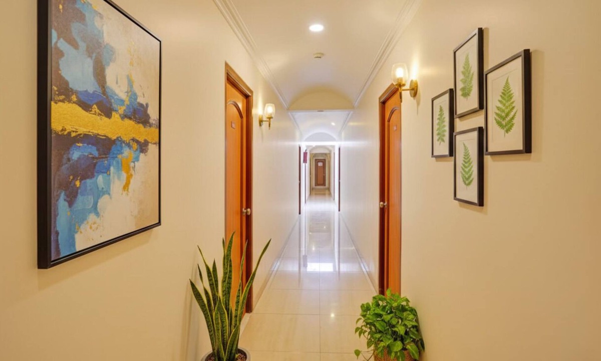 Versova Hotel | Fabhotel Stay Land Plus
