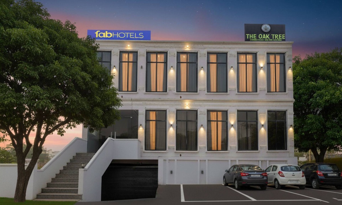 Faizabad Hotel | Fabhotel The Oak Tree