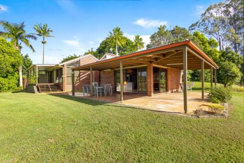 Woombye House | Forever Views - 4BR Peaceful Scenic Getaway