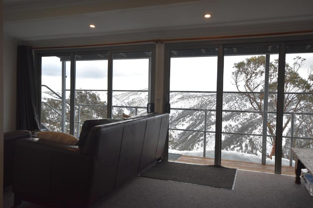 Hotham Heights House | Fountains 18