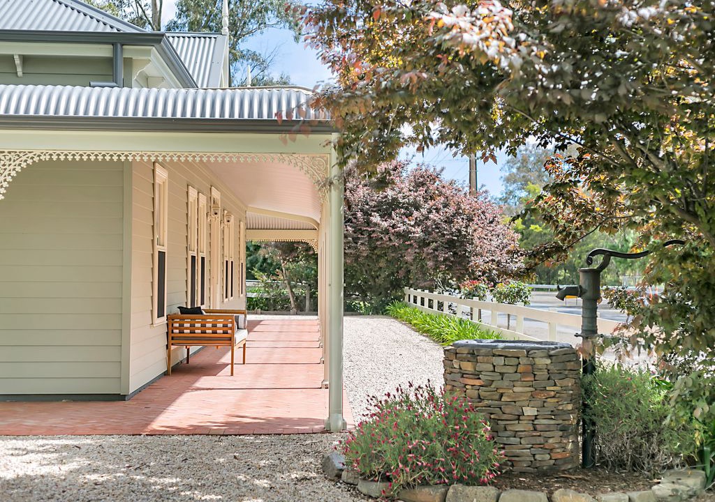 Mount Barker House | Grandview Homes Accommodation - The Flaxley
