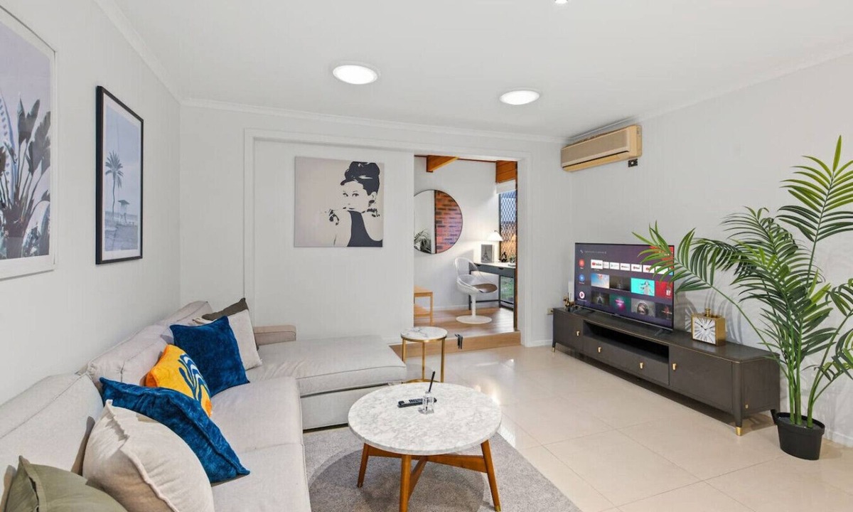Robertson House | Great Value for Groups | Central Location w/Pool