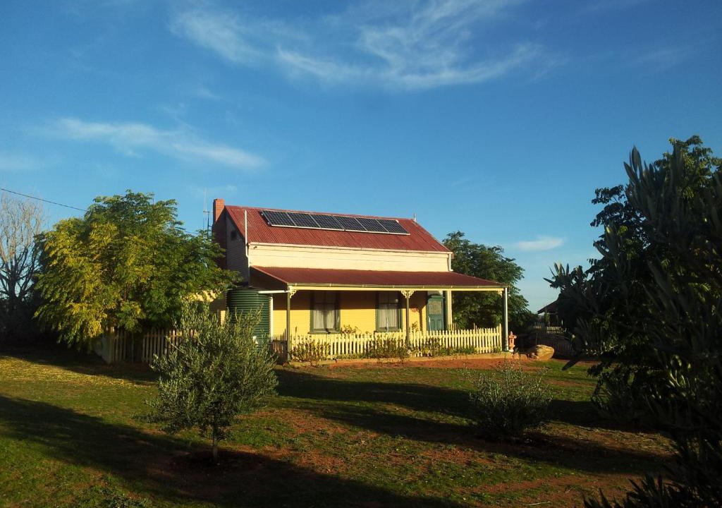 Broken Hill House | Gum Paddock Country Cottage