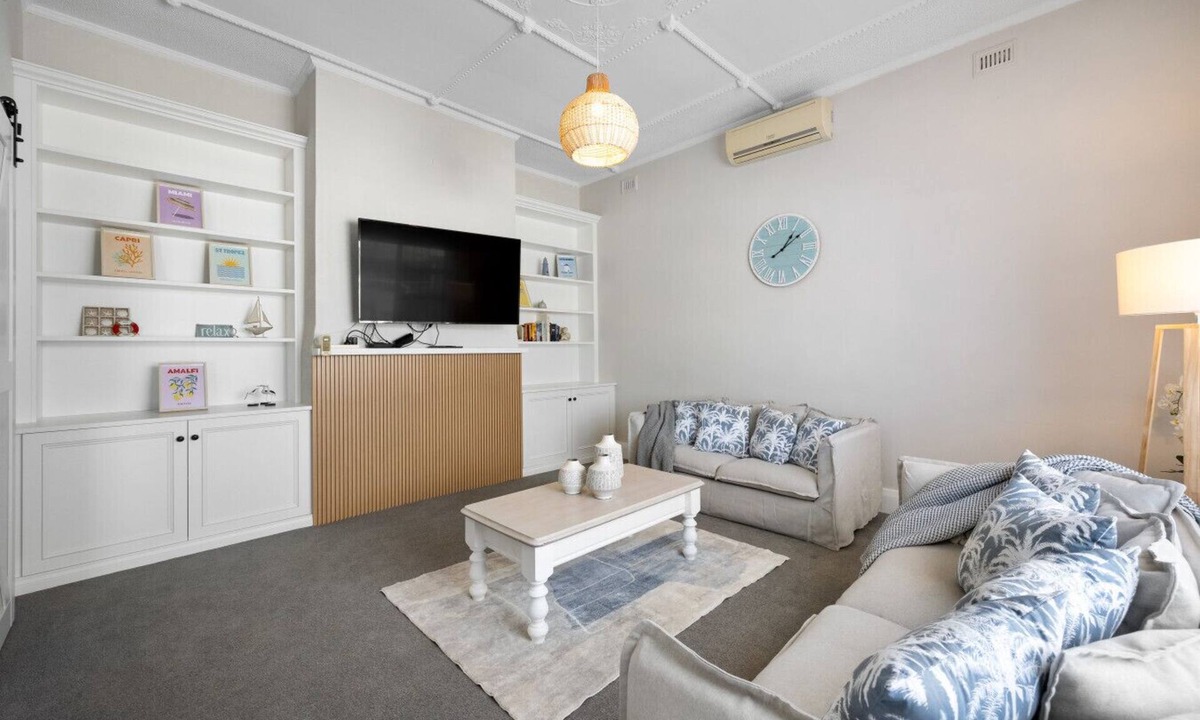 Semaphore South House | Hamptons Bungalow - Walk to Semaphore South Beach