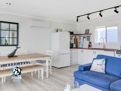 Middleton House | Hamptons Style Beachside Retreat with Ocean Views!