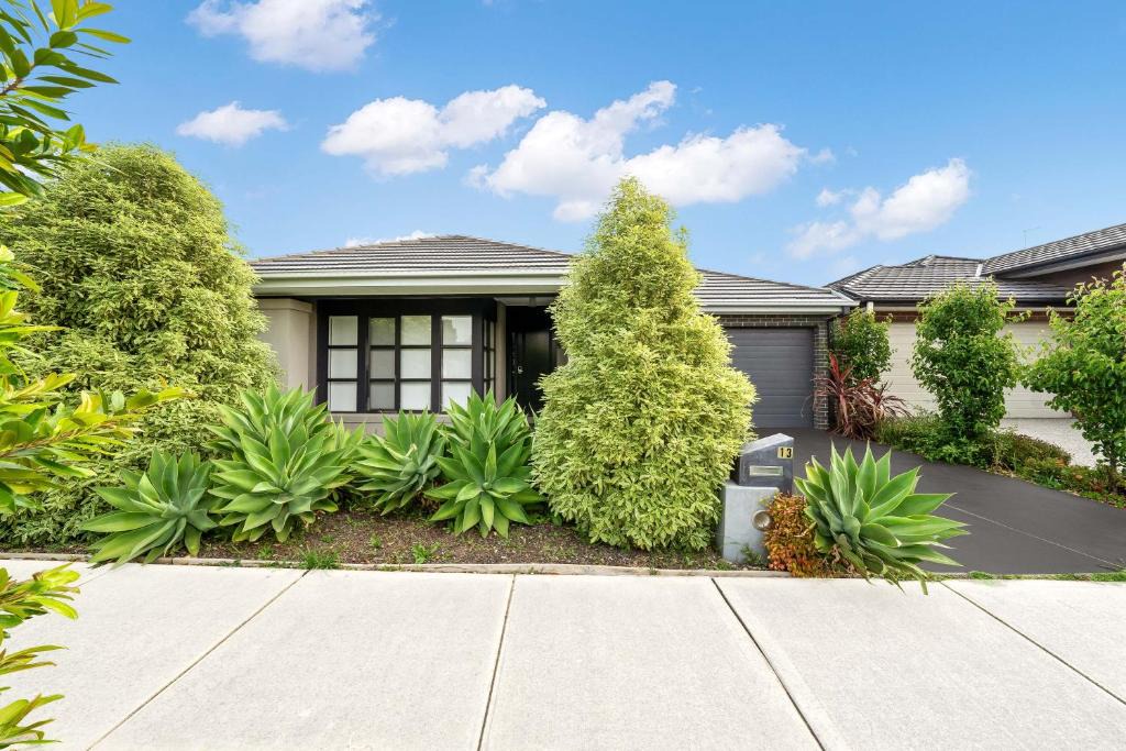 Berwick House | Happy Cozy Convenient 4BR, Breezy, Near Mall, Park