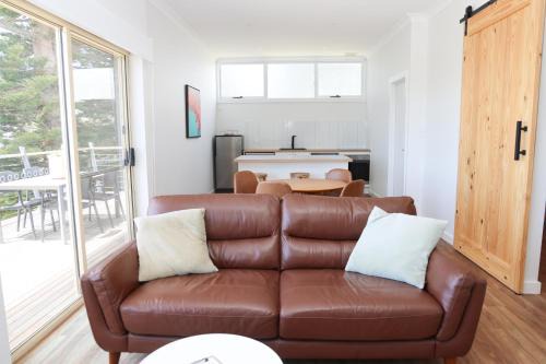 Waterhouse Hotel | Harbour View Motel