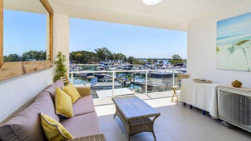 Sandstone Point House | Harbourside Retreat