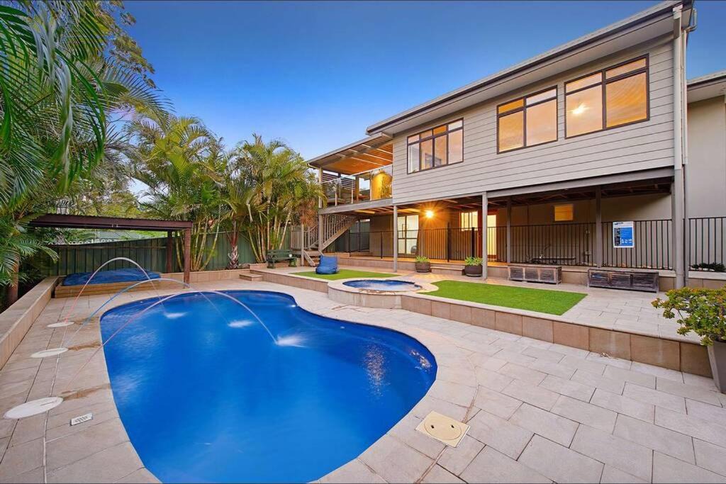 Port Macquarie House | Harrys @ Shelly Beach - family home with pool