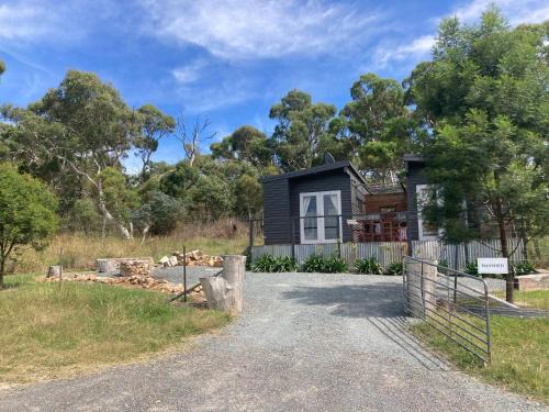 Mount Fairy Apartment | Hayshed Cabins - Merigan Farm Stay