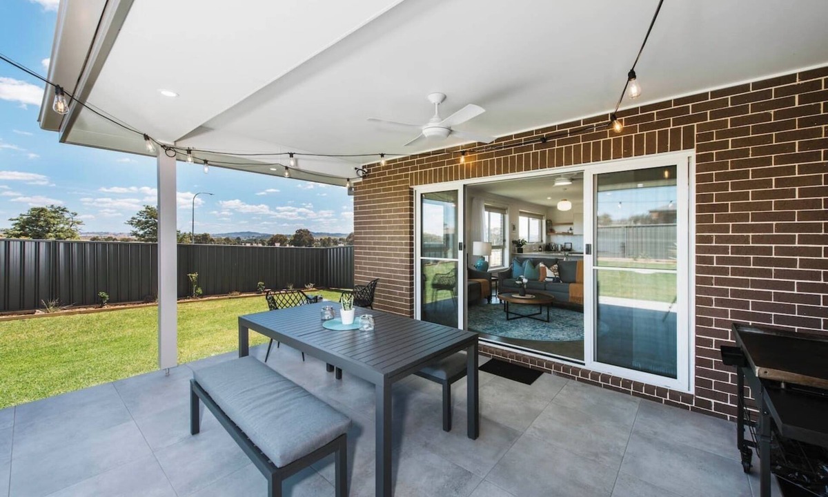 Central Mudgee House | Helvetia Modern Comfort meets Country Convenience