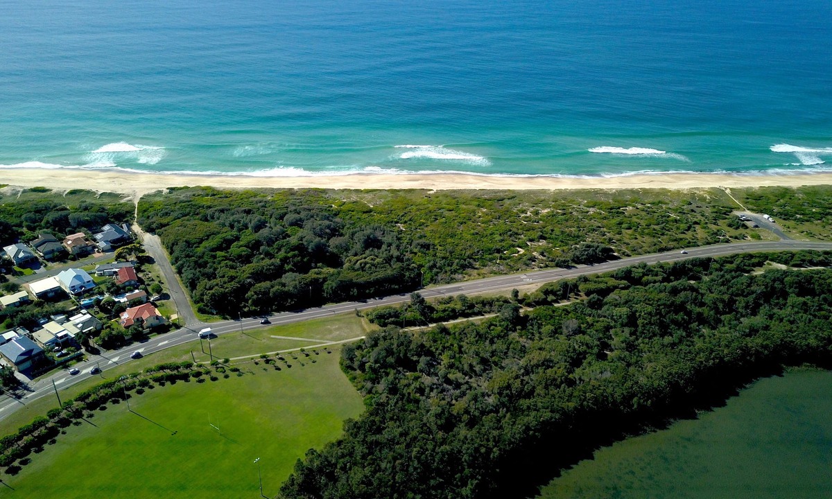 Budgewoi Hotel | Hibiscus Lakeside Motel