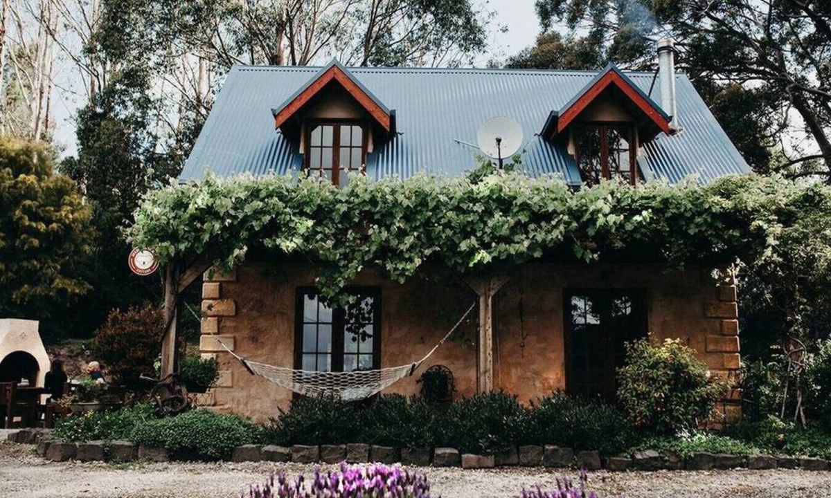 Apollo Bay Cottage | Hideaway Cottage - Secluded Retreat - Pet Friendly