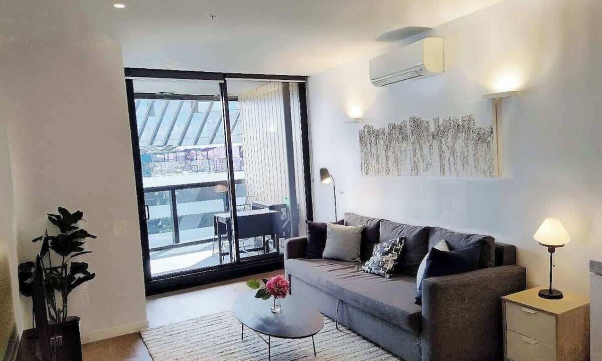 North Melbourne Apartment | High-End North Melbourne Retreat - CBD LIfestyle!