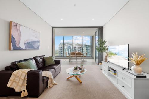 Wentworth Point Apartment | High-Rise Haven with Spectacular Skyline Views