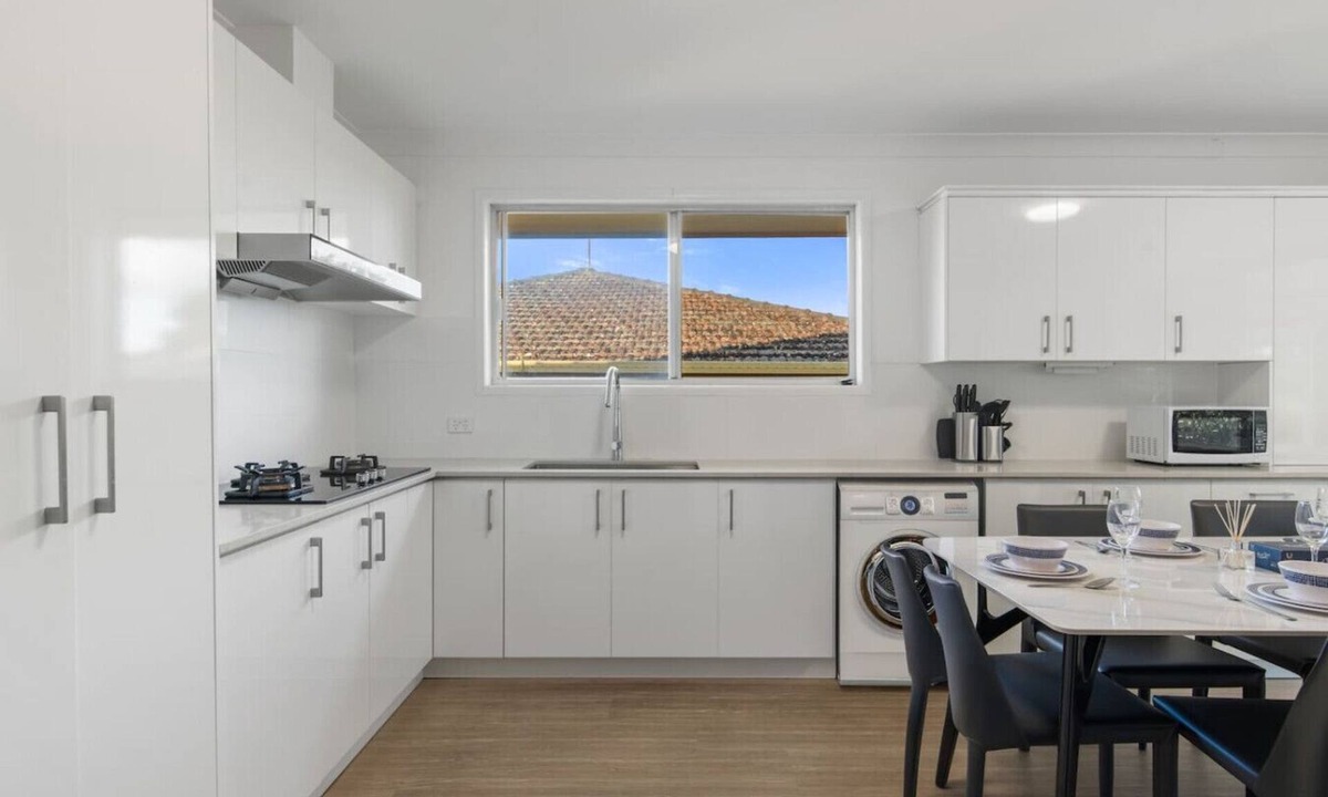 Macgregor House | High-Value 4Beds | Workspace | Near Mall & Highway