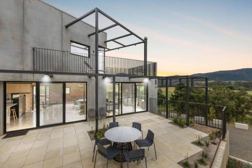 Wangaratta Forward House | Hill View