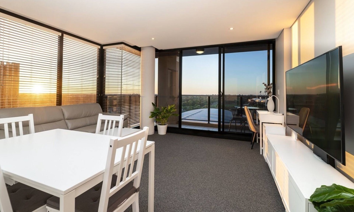 Adelaide Central Business District Apartment | Horizons 1402