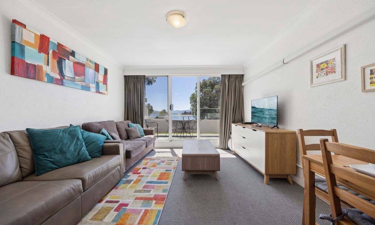 Jindabyne Apartment | Horizons 407, Resting on the shores of Lake Jindabyne