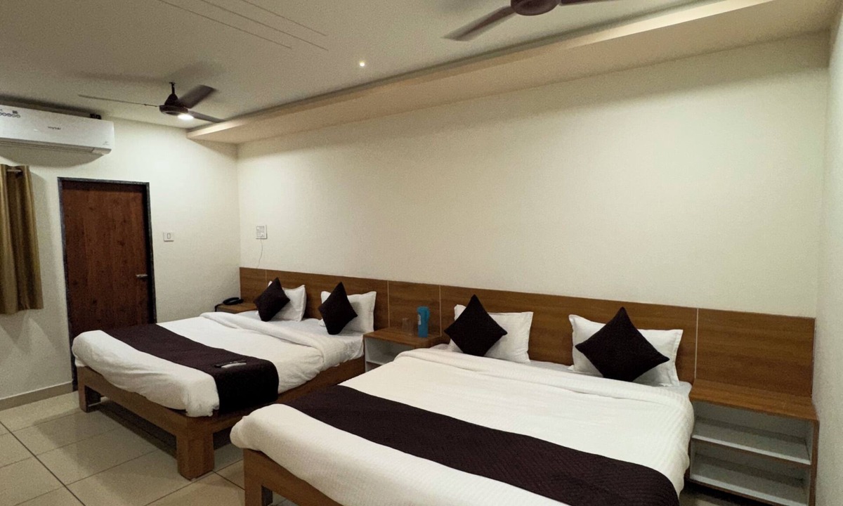 Dwarka Hotel | Hotel Ayodhya Bhwan