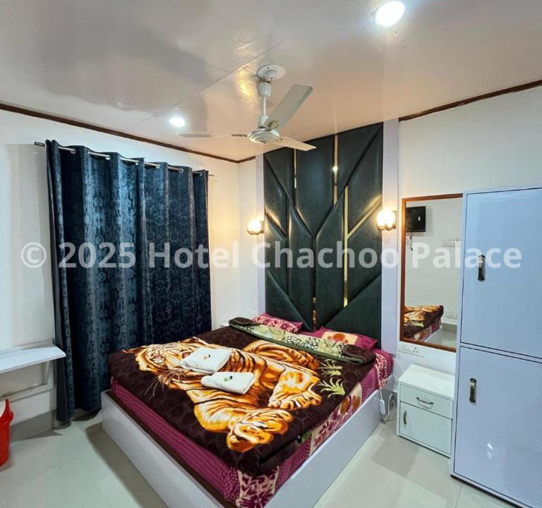 Dal Lake Hotel | Hotel Chachoo Palace