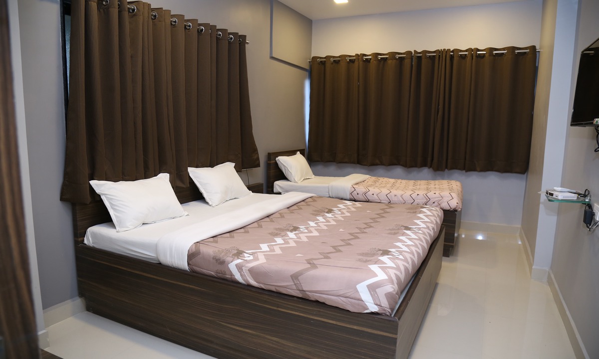 Solapur Hotel | Hotel Dhruva