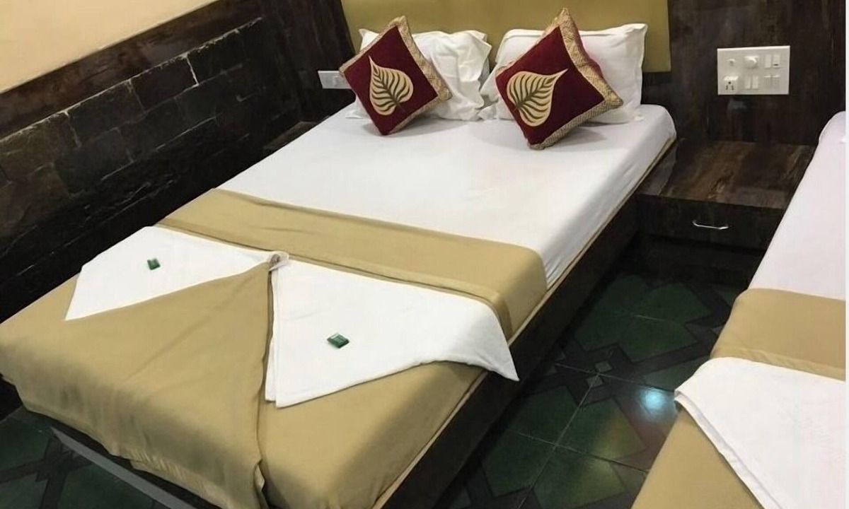 Bandra West Hotel | Hotel Golden Plaza