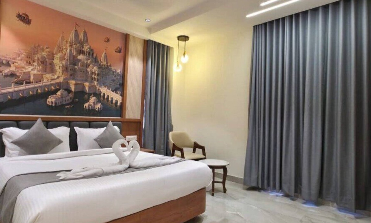Dwarka Hotel | HOTEL HANIE TREE