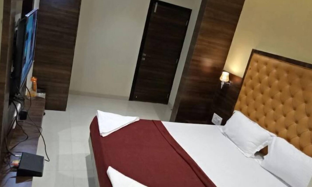 Kandiwali West Hotel | Hotel Marvey Residency