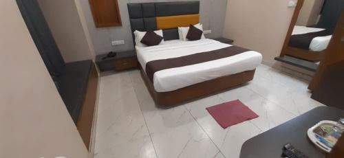 Dwarka Hotel | Hotel Purushottam