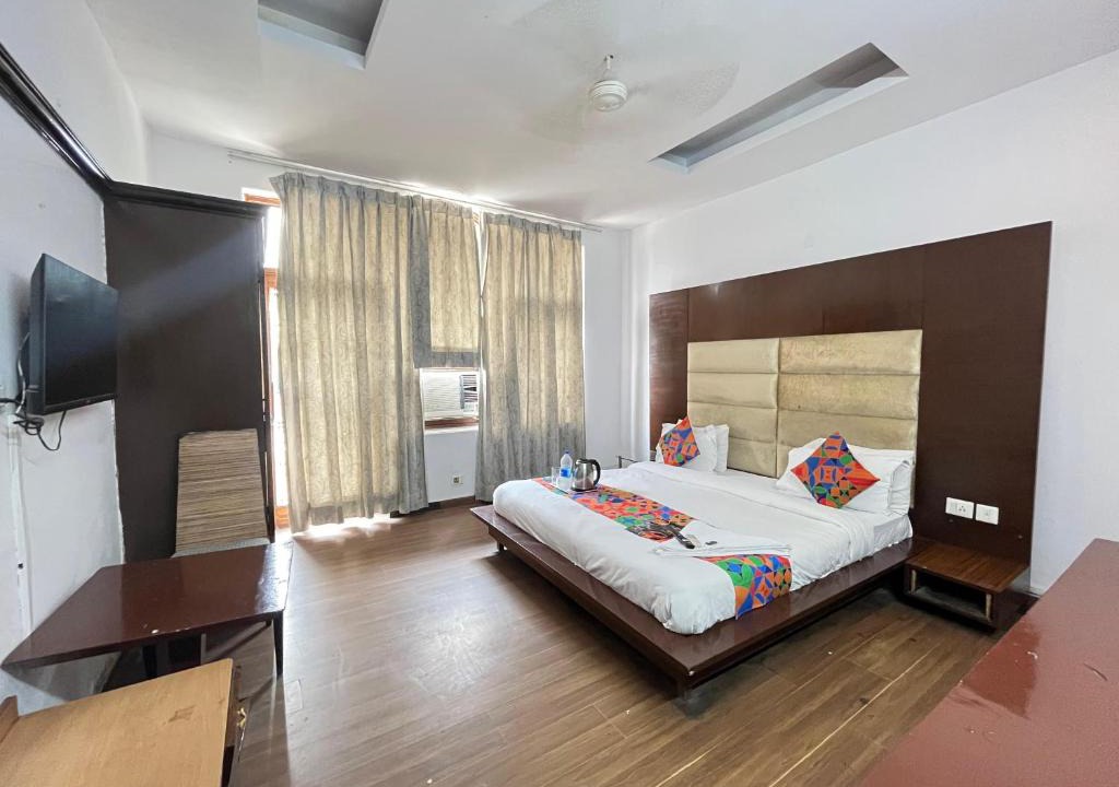 Kalkaji Hotel | Hotel Rise Villa