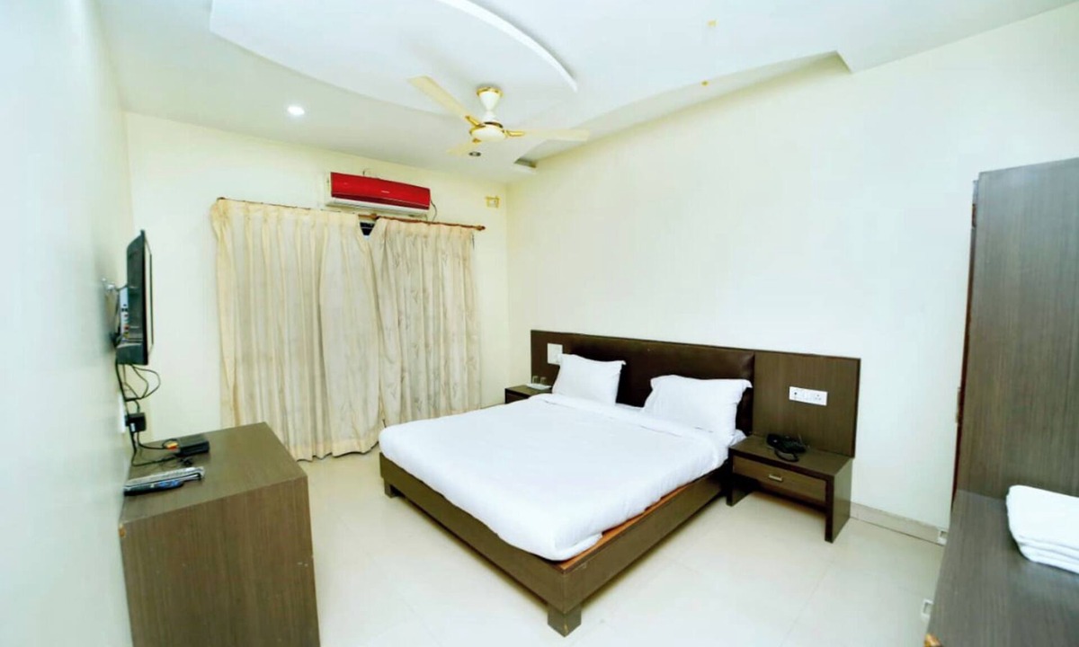 Bid Hotel | Hotel Sai Palace Executive Lodging
