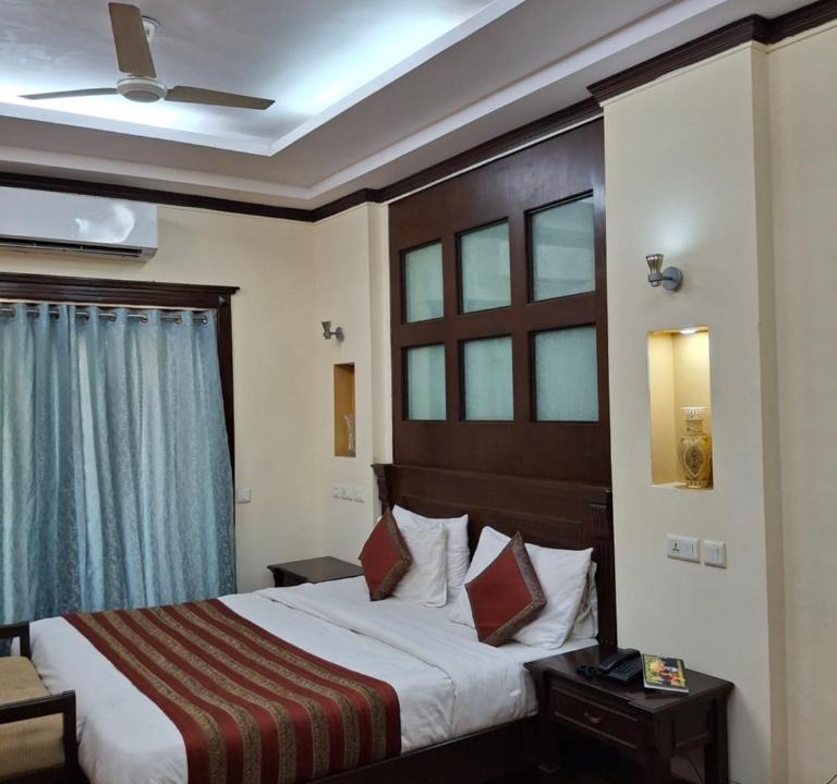 DLF Phase 3 House | Hotel Siris 18