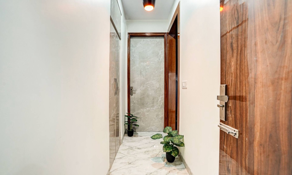 Delhi Hotel | Hotel Solaris Retreat By The Arrow