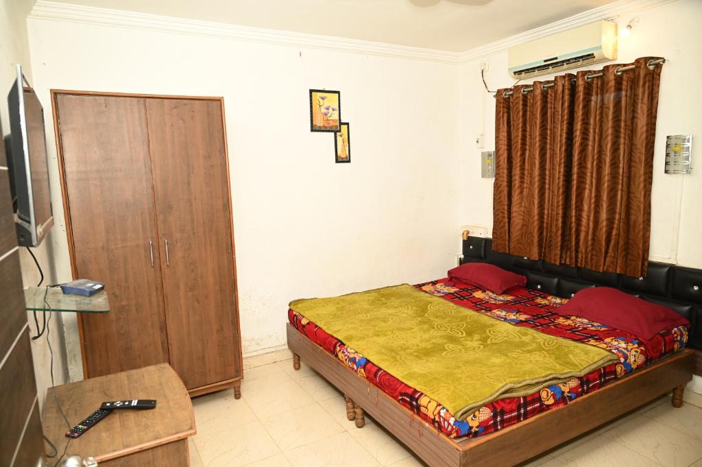 Khatri Park Housing Society Hotel | hotel sumant palace