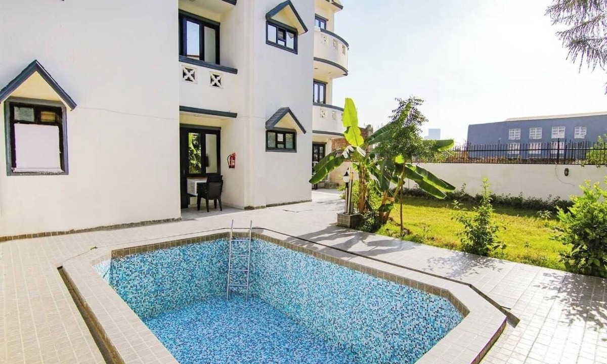 Sector 51 Hotel | Hotel Viraj