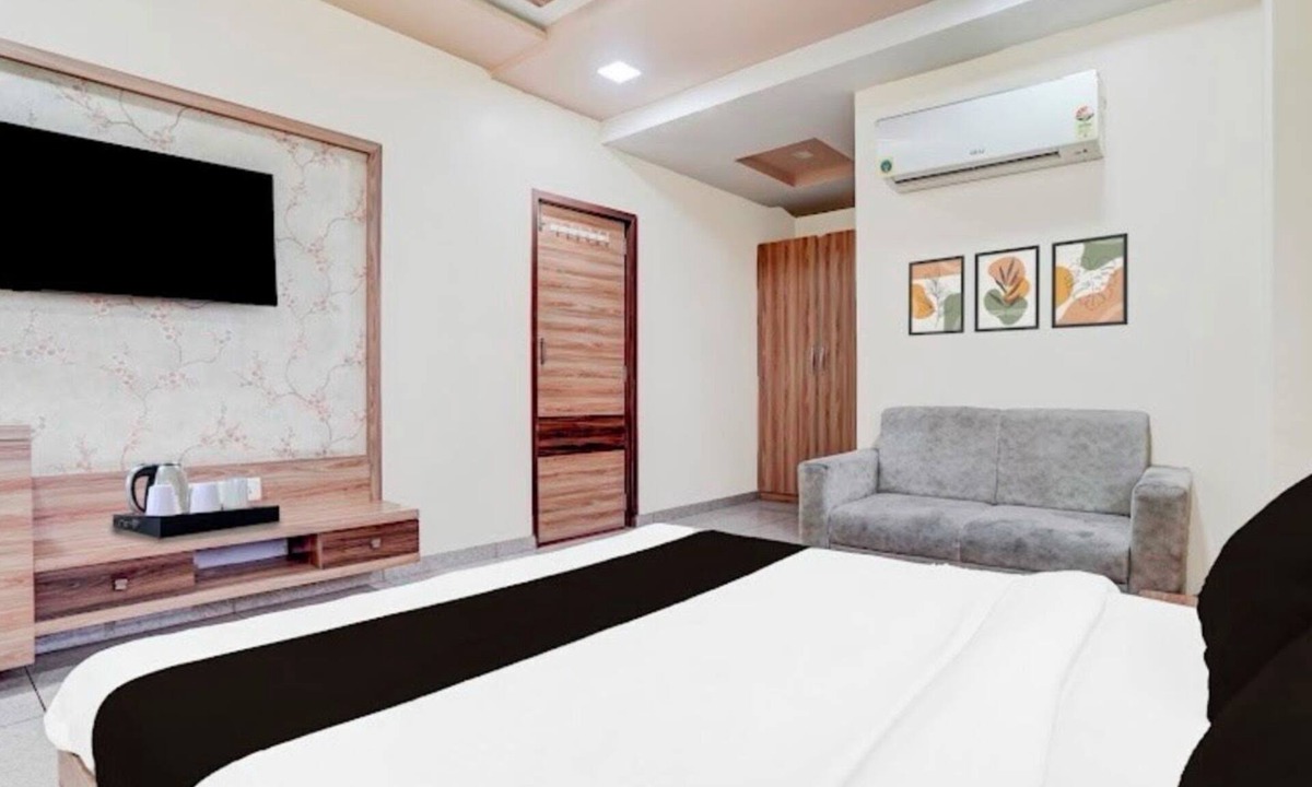Ahmedabad Hotel | Hotel Yuvraj