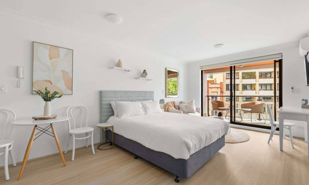 Surry Hills Apartment | Ideal Studio Inner-City Pad with Private Balcony